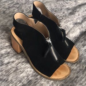 Latige chunk heel sandal sz 8 Black